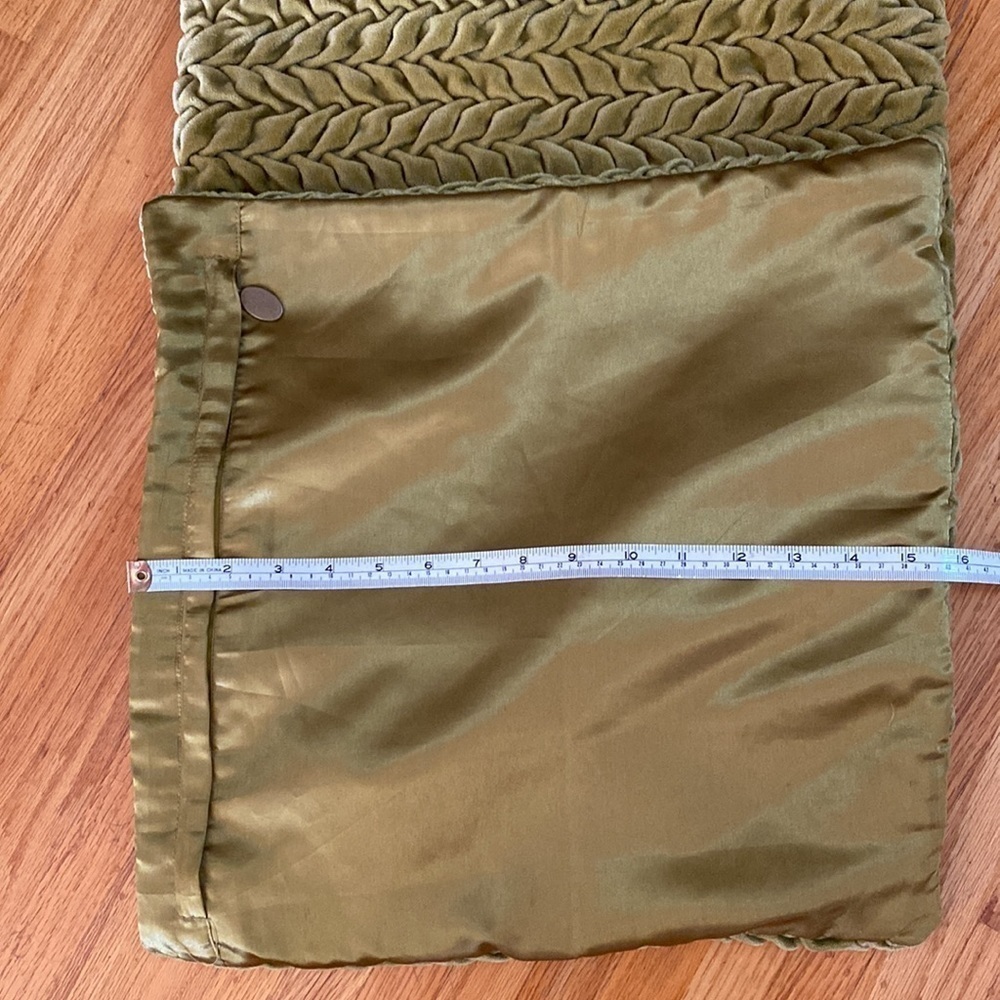 Pier 1 cushion covers sage green textured zippered satin 15.5 “ square - Picture 8 of 12